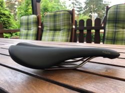 Sedlo Fabric Scoop Shallow Elite