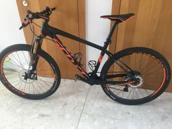 Téměř nové (ujeto jen 500 km) Scott 2015 kolo - SCALE 700 SL, váha jen 8,5kg - 99 500 Kč