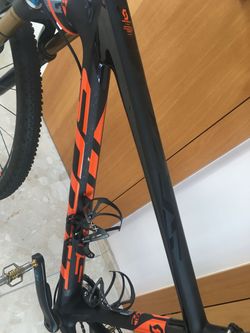 Téměř nové (ujeto jen 500 km) Scott 2015 kolo - SCALE 700 SL, váha jen 8,5kg - 99 500 Kč