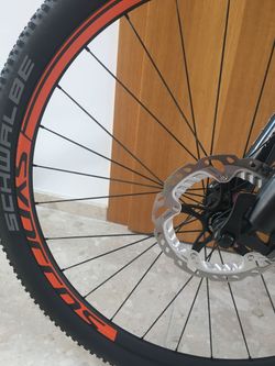 Téměř nové (ujeto jen 500 km) Scott 2015 kolo - SCALE 700 SL, váha jen 8,5kg - 99 500 Kč