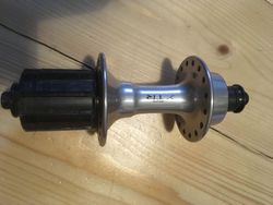 Zadní náboj XTR řady M900, 32 děr, 3x8speed