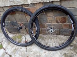 Zapletená kola DT swiss + shimano Boost