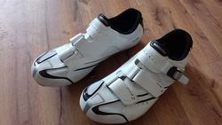 Shimano tretry R088W