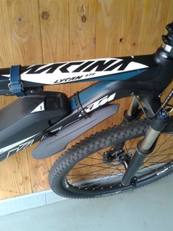 KTM Macina Lycan 275 v katalogové výbavě.