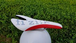 Sedlo Fizik Ardea, nové, Magnesium ližiny, lehké, 239 gramů