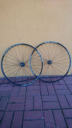 Zapletená kola 29 ZTR Rapid No Tubes na pevné osy 15x100, 12x142, 1830g !!!!