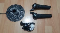 Řazení Sram X0 gripshift 2×10 (použité pouze pravé řazení 700km) – madla nepoužitá