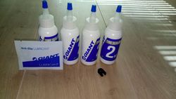 Tire Sealant GIANT - přírodní latexové lepidlo pro BEZDUŠOVÉ kola