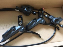 SRAM LEVEL TLM - přední + zadní, s destičkama, zánovní hydraulické kotoučové brzdy