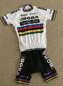 Nový cyklo komplet s nápisem značky Bora