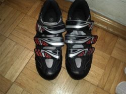 tretry axon, vel 39 (24,5 cm), oděrky na povrchu.