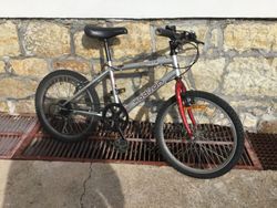 DETSKE 20" STRIBRNE KOLO MADISON