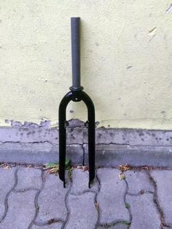 Pevná vidlice 28" na V brzdy