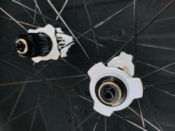 zaplatená kola DT Swiss RR 1450 Tricon road TUBELESS - skvělá cena
