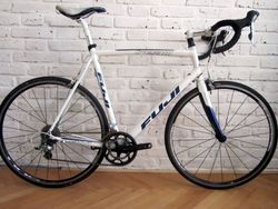 FUJI TEAM na Shimano Tiagra. 61 cm