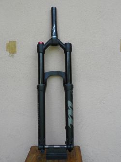 ZÁNOVNÍ VIDLICE MANITOU MATTOC COMP 27.5 2019