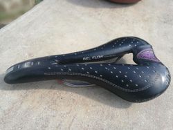 Dámské karbonové sedlo SELLE ITALIA Gel FLow