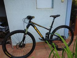 Celoodpružený 29" bike Kona Hei Hei Race