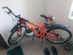 Prodám nové horské jízdní kolo + cyklodoplňky + cyklooblečení komplet za 5000,- Kč