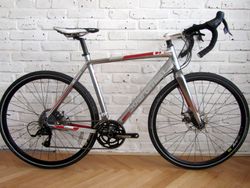 BOARDMAN CX TEAM na Sram Apex. 56 cm. Pěkný stav.