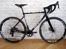 GIANT TCX na Shimano 105, 11 sp. 54 cm. Super stav.