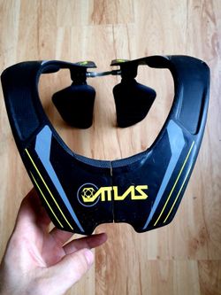 KRČNÍ KARBONOVY CHRÁNIČ ATLAS