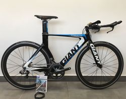 Časovkářský/triatlonový speciál Giant Trinity Composite !! Měřič výkonu Cycle Ops Pro !!