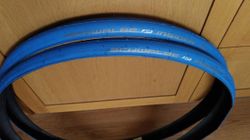 Nové tréninkové pláště 2x Schwalbe Insider 700x23C + duše 2x Schwalbe ultralight SV20 700x18-25