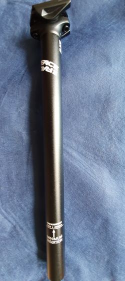 Sedlovka RaceFace průměr 30,9mm délka 400mm