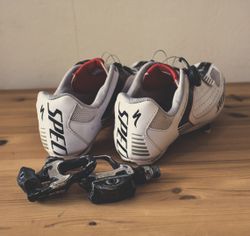 Silniční tretry Specialized Expert + nášlapy Shimano 105