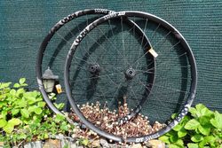 DT SWISS Zapletená kola E 1900 SPLINE 27.5 - Ořech Shimano