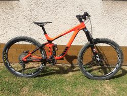 KARBON GIANT REIGN VELIKOST M