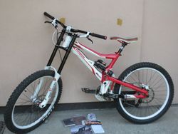 MINIMÁLNĚ JETÝ MONGOOSE BOOT'R COMP