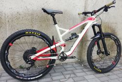 YT Industries - Jeffsy CF 27 velikost L, Top stav! - karbonová zapletená kola