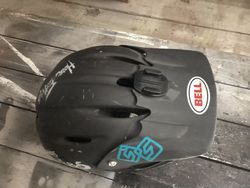 integrální přilba BELL