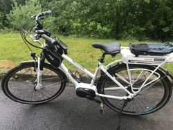 Prodám málo jeté dámské elektrokolo, najeto 544 km