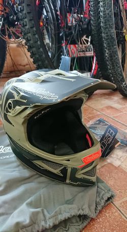Troy Lee Designs D3 Factory přilba
