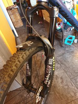 SET: VIDLICE ROCK SHOX PIKE + ZAPLETENÁ KOLA 27,5 BOOST