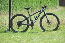 Dětské závodní 26" karbonové kolo, velikost XS