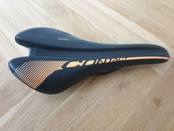 Sedlo Giant Contact forward