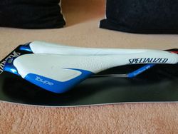 sedlo specialized toupe team