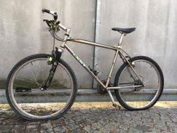 Retro 90s Diamond Black Racing Axis TT lite s Magura hydraluckými brzdami, Shimano XTR + Deore LX