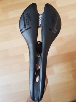 Prodám karbonové sedlo San Marco šířky 130 mm