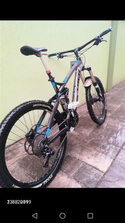 Trek slash 7. Veľ L