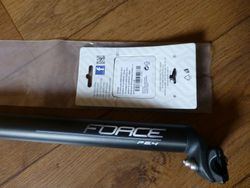 Sedlovka FORCE basic P 6.4 karbon , 31,6 / 400 mm , offset 22mm