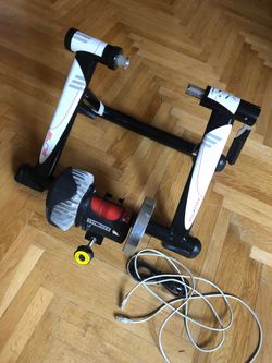 Prodám trenažér/ergometr ELITE REALPOWER + zadní kolo s pláštěm TACX pro rychlého zájemce ZDARMA!