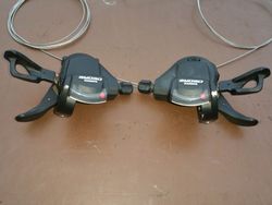 Řadící páčky Shimano Deore 2/3 x 10