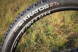 Prodám jeté pláště Mitas Highlander DH Supra Max 27,5x2,45 plášť kevlar a Mitas Kratos Tubeless Supr