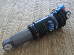 Nový zadní tlumič FOX Float RP2 ProPedal,165 / 38,1mm