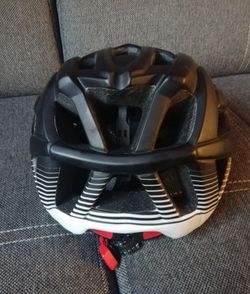 R2 Rock Black